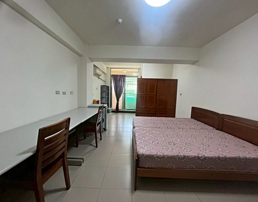 台南買房賣房-近台南火車站獨立陽台通風套房 - Image 1