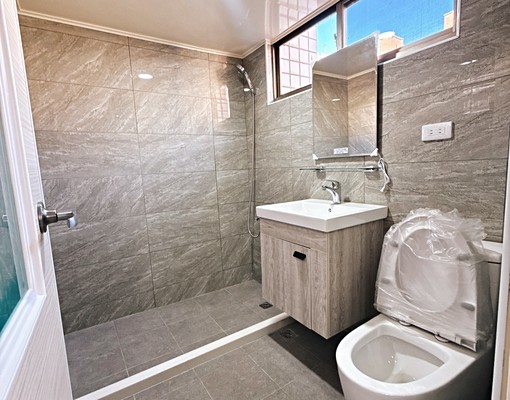 興大旁|電梯大套房|陽台|有子母車|可租補|全新未住|台水電 - Image 4