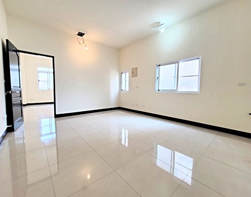 小港捷運站/二苓國小/屋齡年輕透天 - Image 9