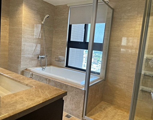 東方明珠大三房平面車位 - Image 10