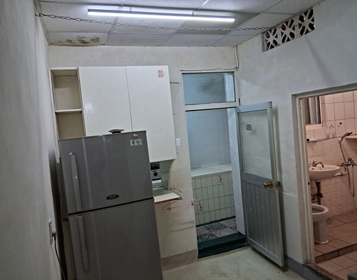 屋主自租，3樓整層，拎包入住，社宅仲介勿擾。 - Image 9