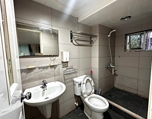 內湖🏠免爬高/格局方正採光通風/傢俱齊全/生活機能佳 - Image 5