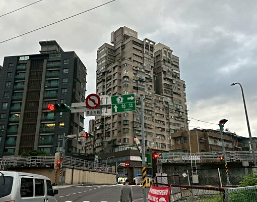 近南港展覽館捷運..3房一樓公寓 - Image 5