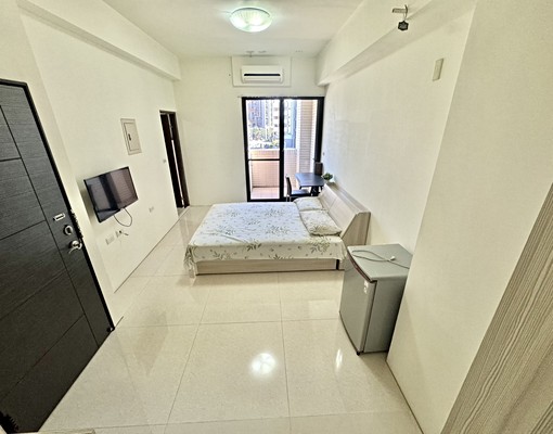 可雙租補✨電梯精美大套房✨陽台✨超美大衛浴✨一層兩戶✨強採光 - Image 1