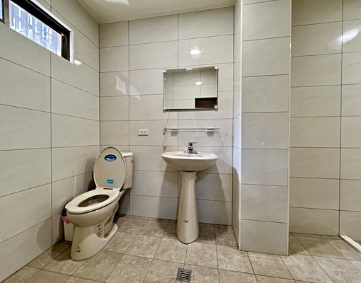 租忠貞市場透天可租補 - Image 6