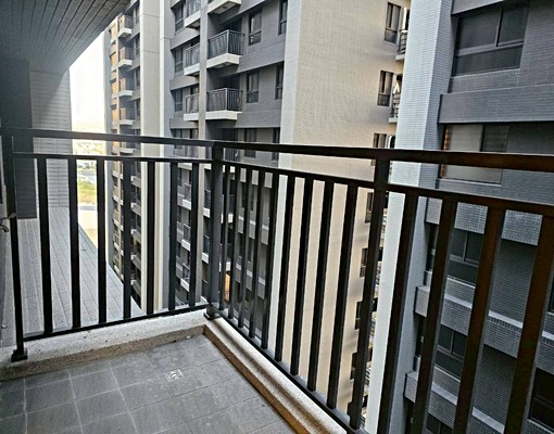 五泰可租補~免仲介費~協和豐馥全新大三房車~可寵物 - Image 2