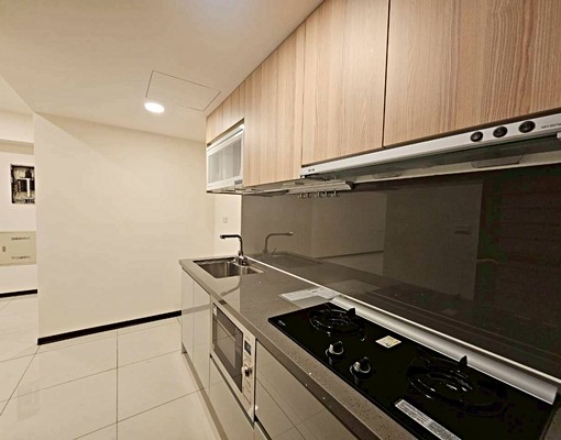 五泰可租補~免仲介費~協和豐馥全新大三房車~可寵物 - Image 4