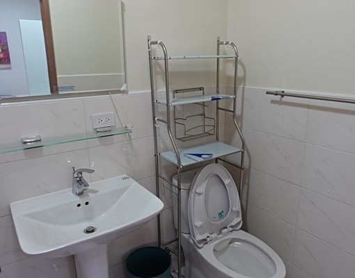 頂福街,明亮舒適獨立套房,生活超便利-近嘉大、彌陀夜市 - Image 2