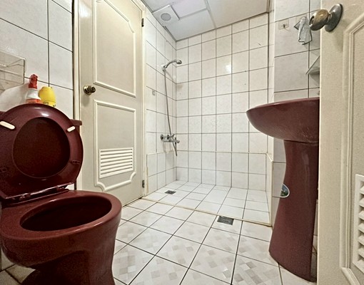 803市場旁~4房~附5台冷氣/傢俱/家電 - Image 4