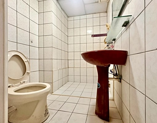 803市場旁~4房~附5台冷氣/傢俱/家電 - Image 8