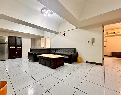 803市場旁~4房~附5台冷氣/傢俱/家電 - Image 2