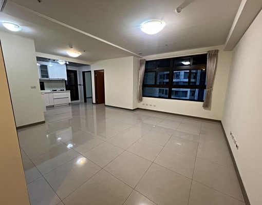 君邑富疆三房車 - Image 1