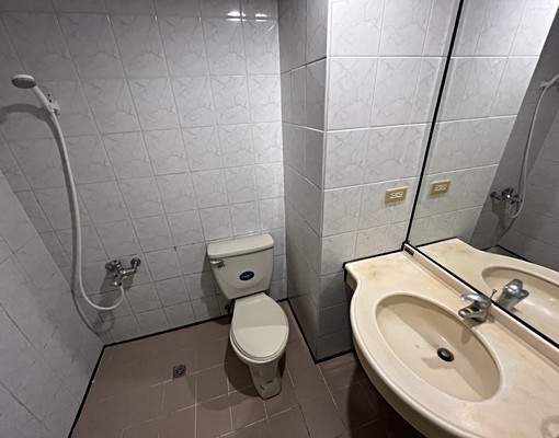 近興大套房/可租補 - Image 6