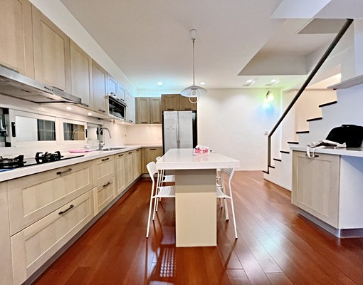 西區美術綠園道✨超大別墅附車庫✨每層主臥更衣室✨可寵含地下室 - Image 1