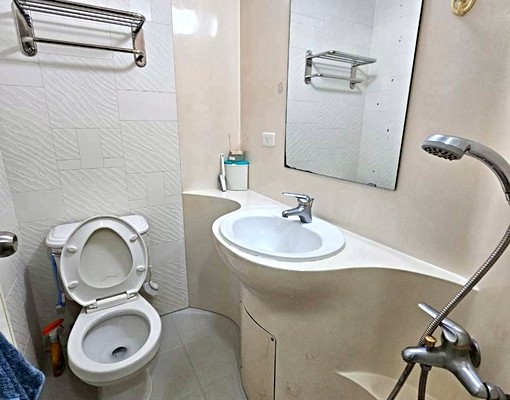 MRT景美❤️乾淨有窗套房，次樓層不曬．可租補 - Image 5