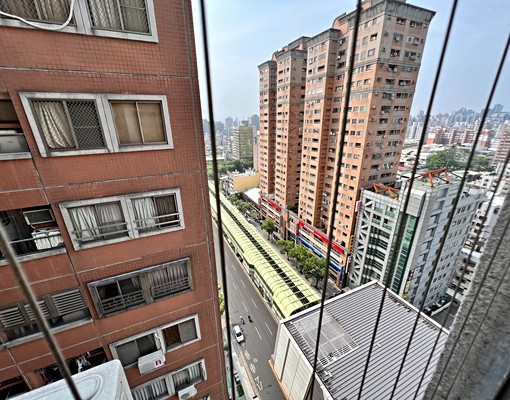 捷運站旁可租補正1房1廳含管家俱電全配一咖皮箱直接住 - Image 9