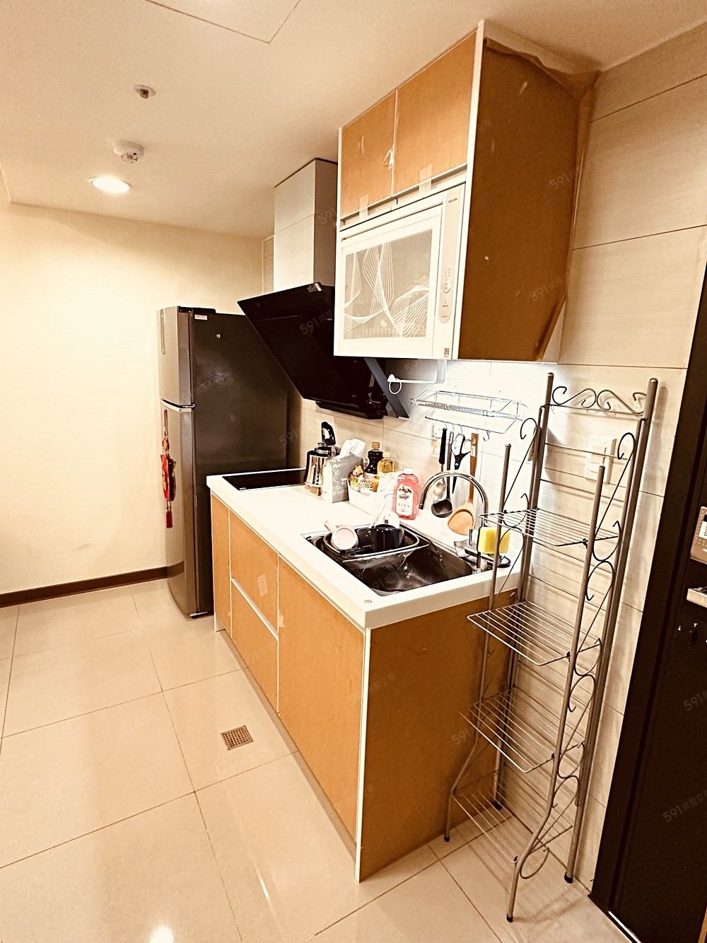 餐具準備好了油鹽醬糖也有了