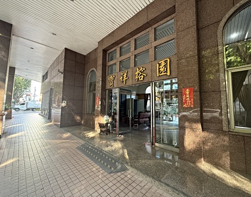 室內會在簡單整理|文心家樂福三房平車樹海戶||有平面車位可租 - Image 2