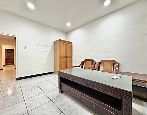 華麗工業風🔥傢俱簡配✅市場低價✨含汽車位💯 - Image 1