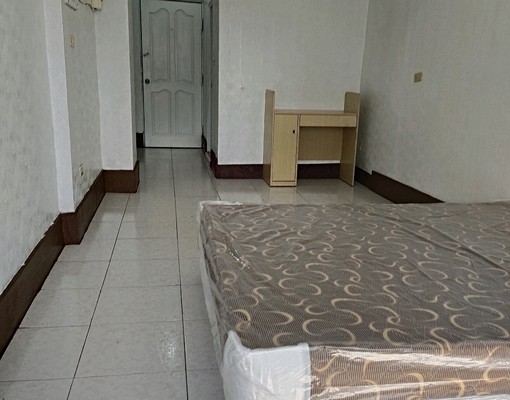 鹽埕區,鄰近愛河,交通方便,生活機能佳,近捷運輕軌。 - Image 5