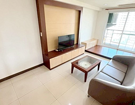 近新光三越❤明亮1房1廳❤台水台電✿可開伙可租補✿附平面車位 - Image 1