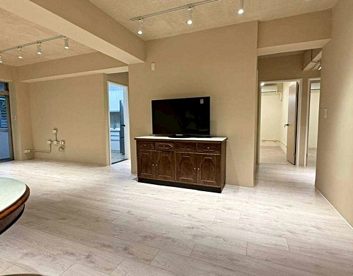 🏡【捷運小南門站|優質學區植物園|四房電梯大樓出租】 - Image 1