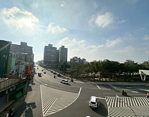 【大晟租屋】🌈東區全配明亮大套房(可租補)不收仲介費 - Image 9