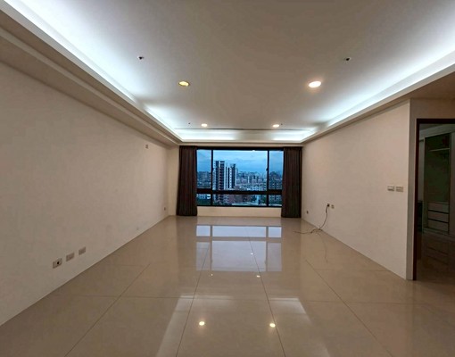 重劃區近家樂福高樓景觀舒適三房雙車 - Image 1