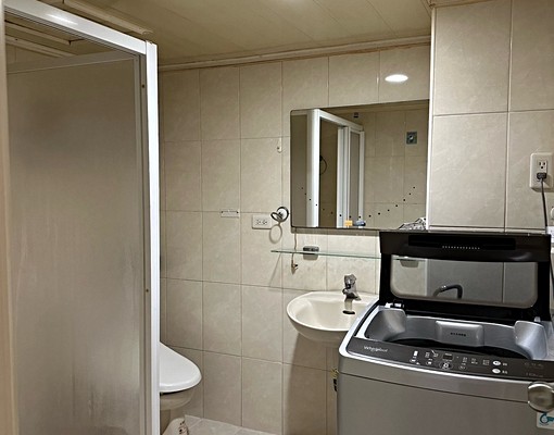 瑞隆商圈!採光良好!🈲養寵物🈲拜拜!限女性!電梯房! - Image 3