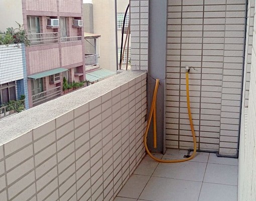 有獨立陽台近三多商圈生活機能超好套房出租 - Image 10