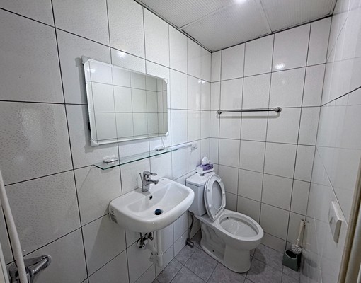 板橋裕民街電梯套房、磚牆隔間、對外窗 - Image 5