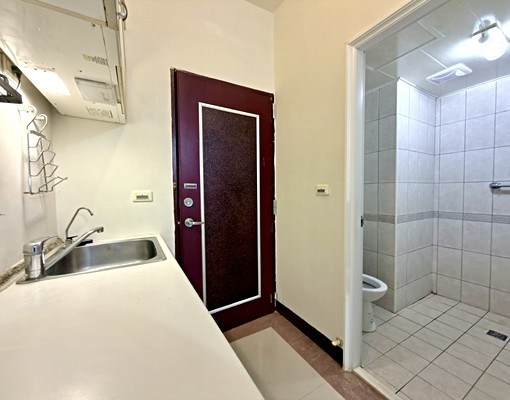 總管家✨️豐原火車站正對面大套房獨洗曬✨️免仲可租補 - Image 1