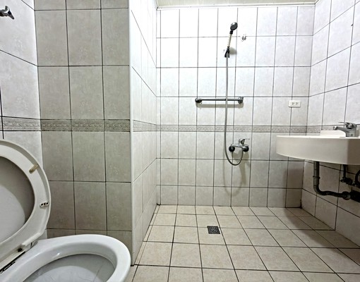 總管家✨️豐原火車站正對面大套房獨洗曬✨️免仲可租補 - Image 8