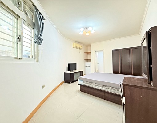 江子翠站/萬元美屋/女性專屬/全新床墊/廁所開窗/雙門冰箱 - Image 1