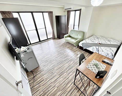 路燈下靜靜等待泥🎈大室內大陽台獨洗曬飲水機🎈管員可貓租補 - Image 1