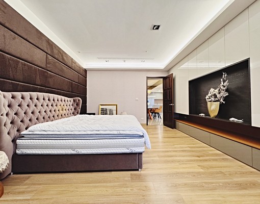 近秋紅谷、新光三越|百坪豪奢裝潢|四房/四套衛浴×屋況極佳 - Image 8