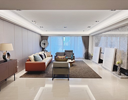 近秋紅谷、新光三越|百坪豪奢裝潢|四房/四套衛浴×屋況極佳 - Image 1