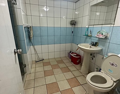 可住家可獨立辦公-低樓層大套房出租含陽台(二樓另外出租可洽) - Image 3