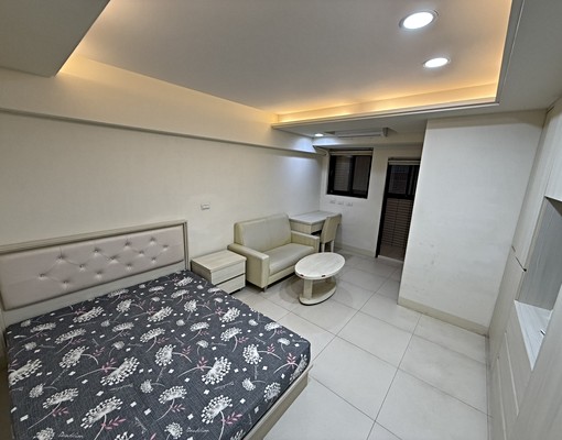 【獨立洗衣機】金山街中段獨立陽台洗衣機&電梯大樓安靜套房出租 - Image 1