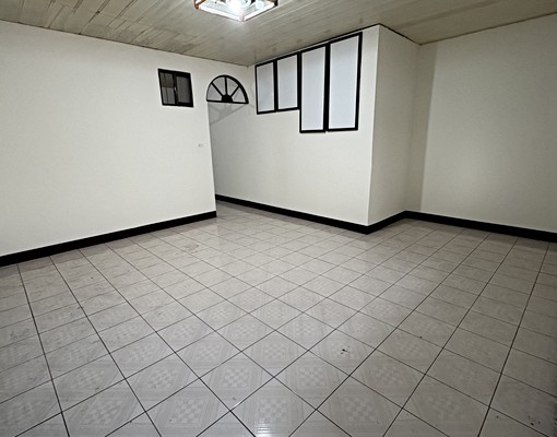 自強街旁六張街口便利房租金便宜⭐ - Image 1