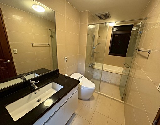 板橋🏠正兩房大空間/採光通風獨立陽台/包裹垃圾代收/台水電 - Image 6