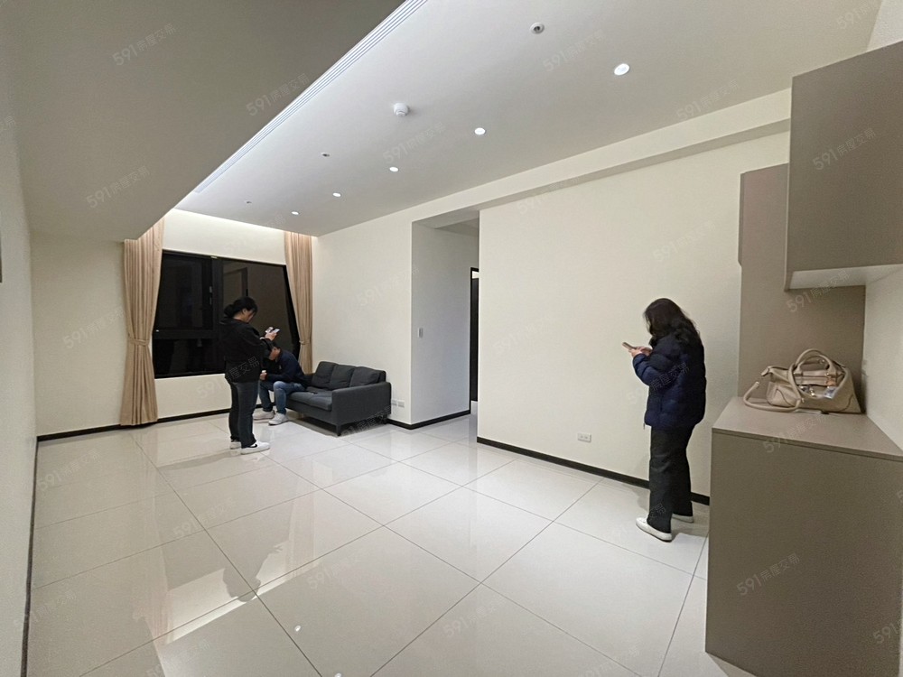 新北產業園區站/幸福站,限外國人含平面車位 - Image 1