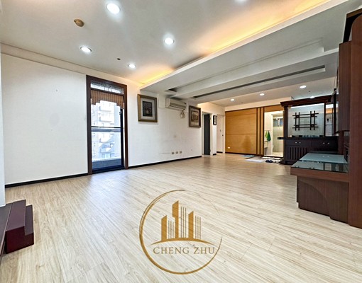 🥇可租補|稀有超大空間、大四房|近逢甲大學、夜市 - Image 1