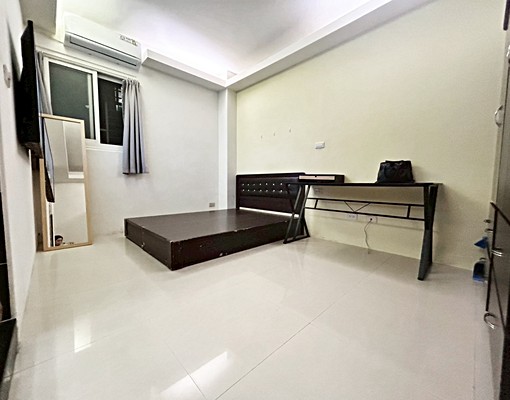 捷運新莊◆超值套房◆採光曬衣窗★限男 - Image 1