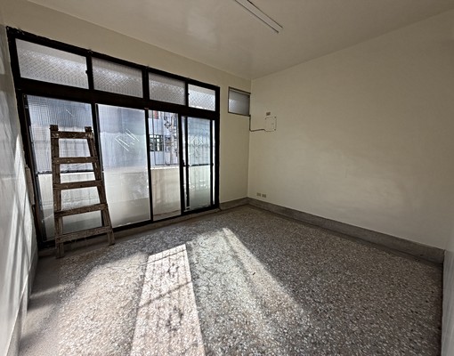 4分鐘到高鐵台中站!黎明南光路口近烏日火車站烏日啤酒廠透天厝 - Image 10