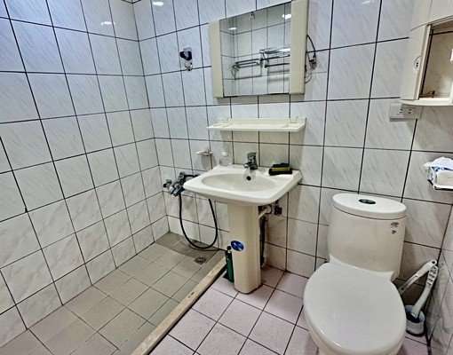 【稀有三房🔥經國路旁機能超強✨含管含車位可租補💕 - Image 8