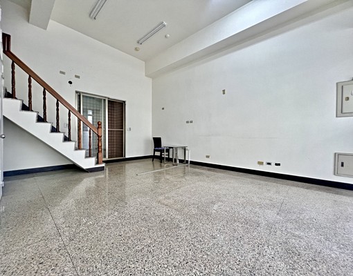 詩姐⚡左營高鐵｜華夏榮總霞海商圈｜三房臨路黃金樓店 - Image 2