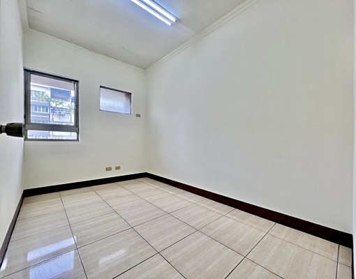 詩姐⚡左營高鐵｜華夏榮總霞海商圈｜三房臨路黃金樓店 - Image 11