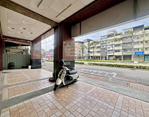 詩姐⚡左營高鐵｜華夏榮總霞海商圈｜三房臨路黃金樓店 - Image 14