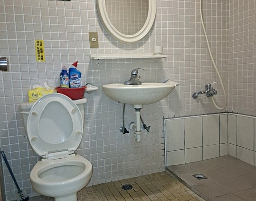 世貿中心,中工二路,三樓單人套房,近工業區, - Image 11